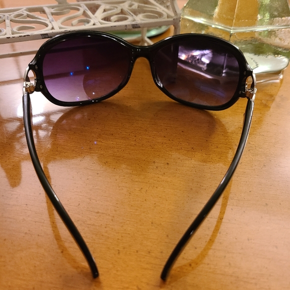 Design Optics Bi-focal Sunglasses - Picture 4 of 7